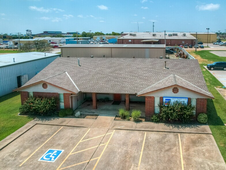 More Photos Of 525 Tower Dr, Moore Office For Lease