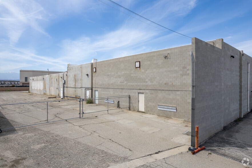 More Photos Of 45585 Commerce St, Indio Warehouse For Lease