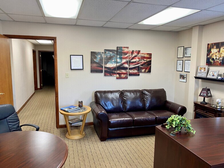 More Photos Of 400-460 Fame Rd, Dayton Light Distribution For Lease