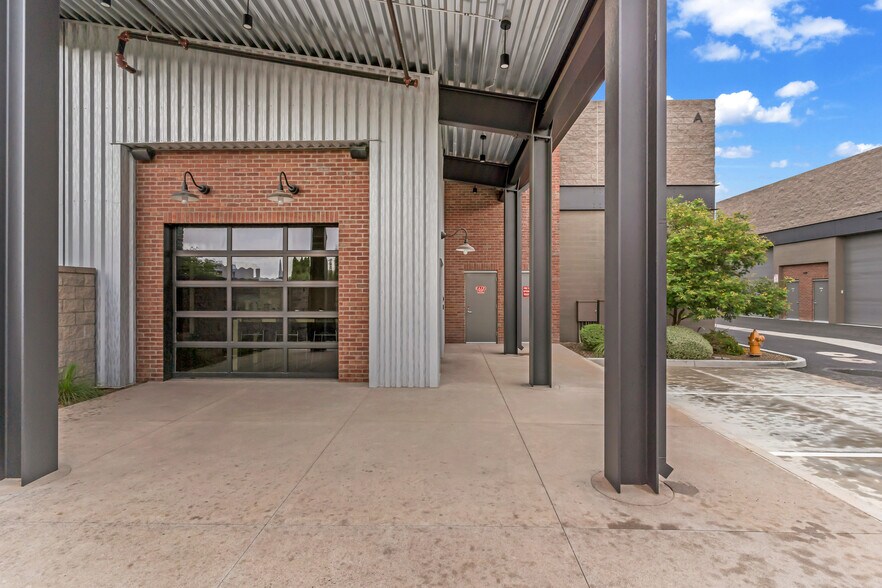 More Photos Of 15032 N 74th St, Scottsdale Showroom For Sale