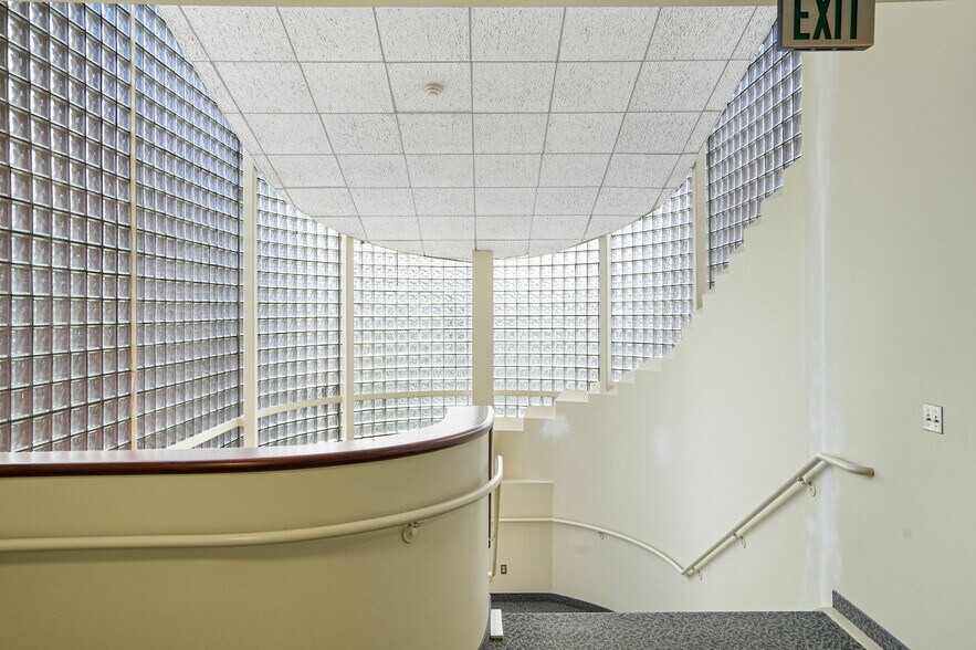 More Photos Of 2965 Ryan Dr SE, Salem Office For Sale