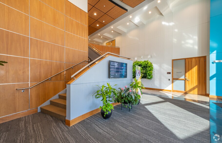 More Photos Of 200 Crossing Blvd, Framingham Office For Lease