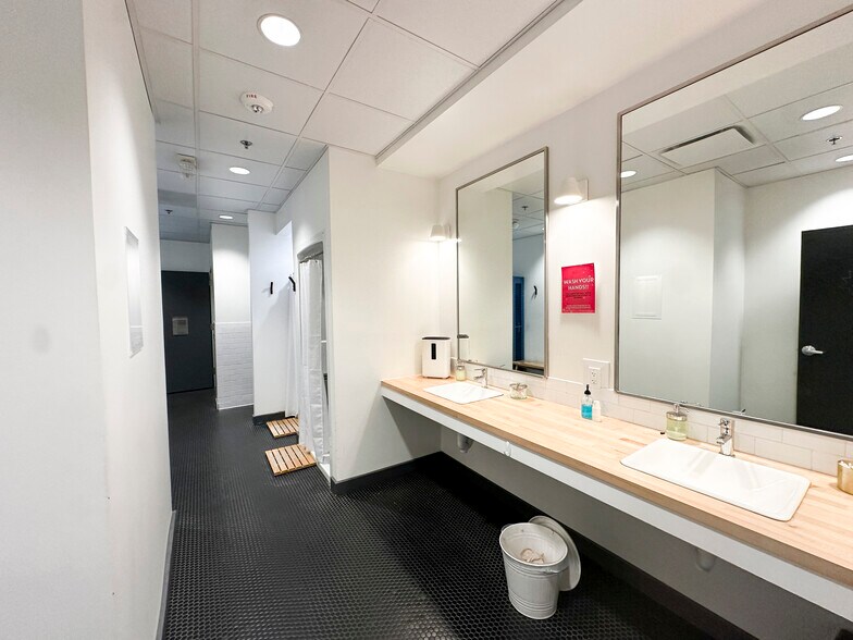 More Photos Of 2470 Broadway St, Denver Freestanding For Lease