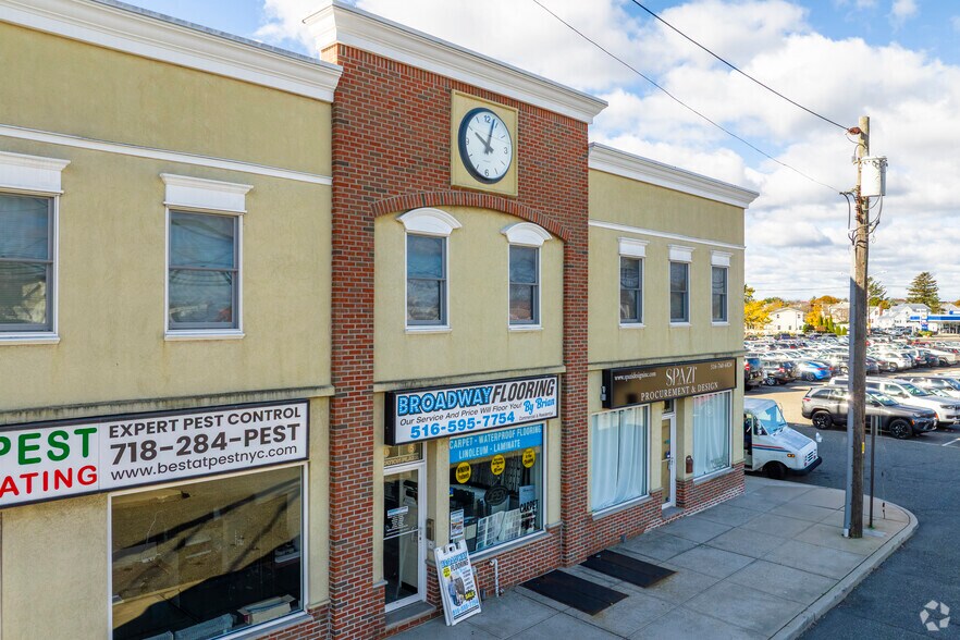 More Photos Of 5-7 Station Plz, Bethpage Storefront Retail Office For Lease