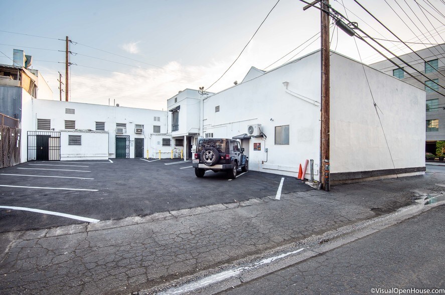 More Photos Of 8400 W 3rd St, Los Angeles Storefront For Lease