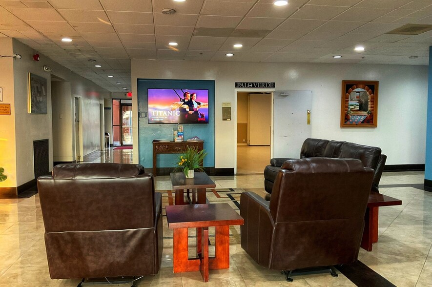 More Photos Of 1365 W Grant Rd, Tucson Hotel For Sale