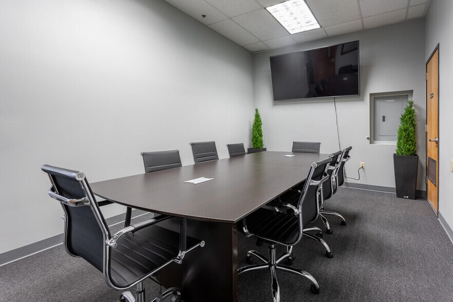 More Photos Of 2507 Investors Row, Orlando Distribution For Lease