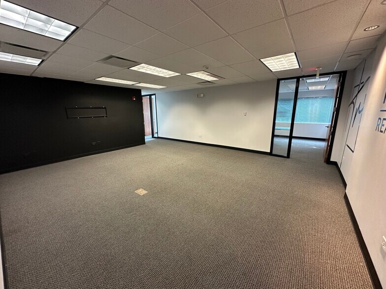 More Photos Of 555 Waters Edge, Lombard Office For Lease