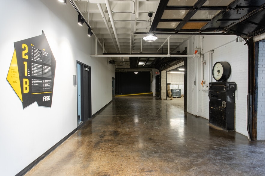 More Photos Of 1621-1701 E Hennepin Ave, Minneapolis Loft Creative Space For Lease