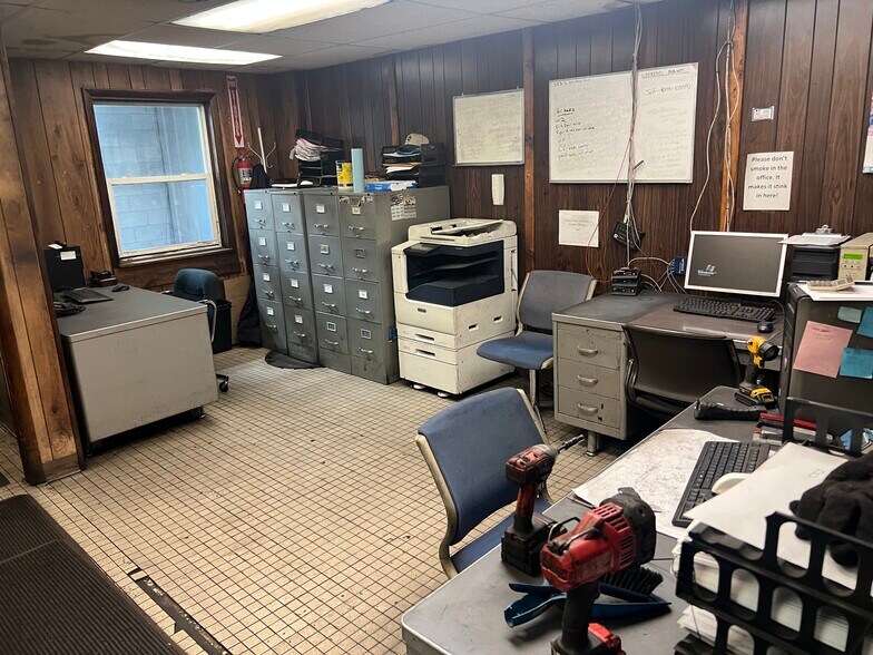 More Photos Of 400 S Gray St, Albany Manufacturing For Sale