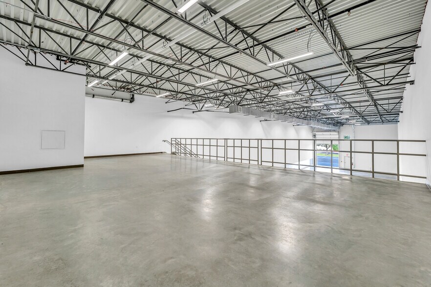 More Photos Of 1100 Lakeside Parkway, Flower Mound Showroom For Lease