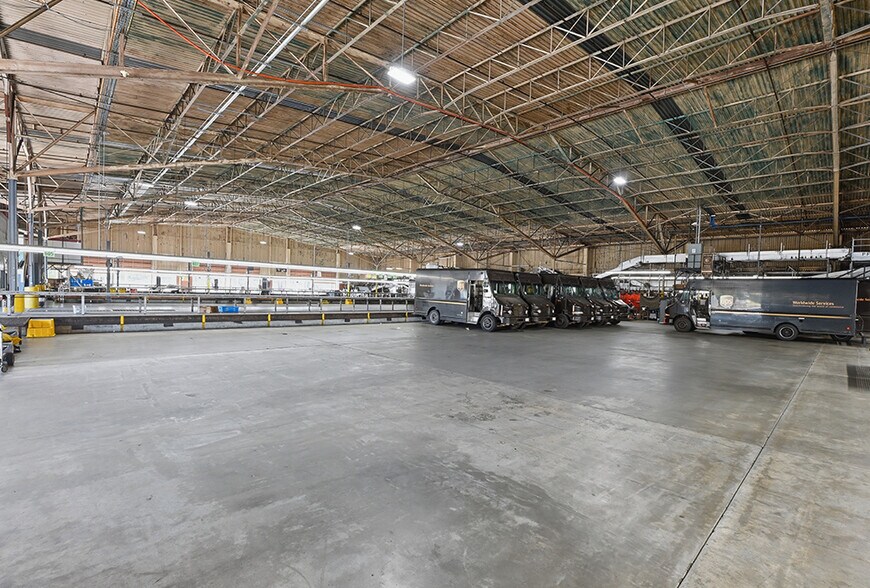 More Photos Of 111 Bingham Dr, San Marcos Distribution For Sale
