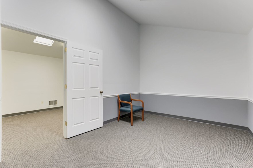 More Photos Of 2915-2917 Hunter Mill Rd, Oakton Medical For Sale