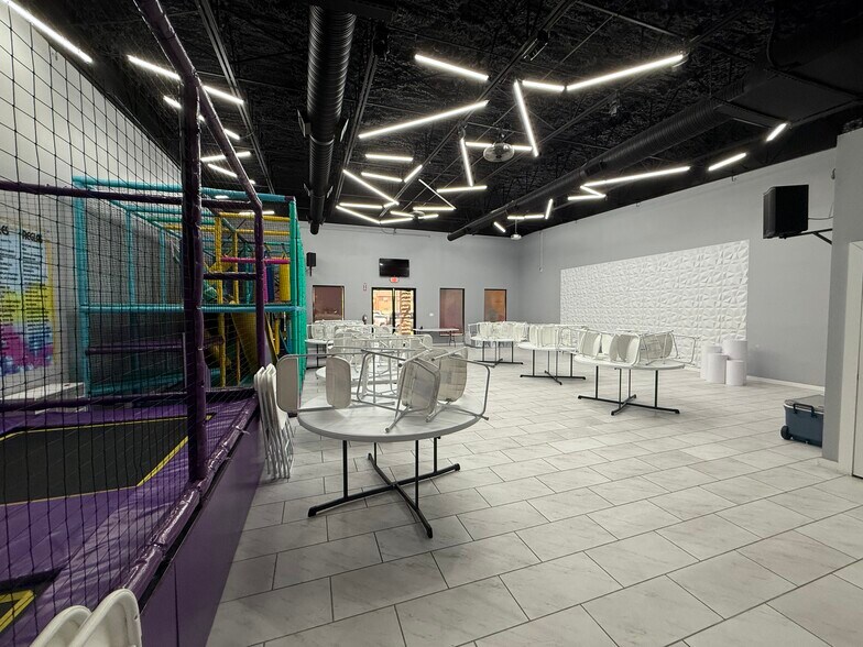 More Photos Of 2715 E Del Mar Blvd, Laredo General Retail For Sale