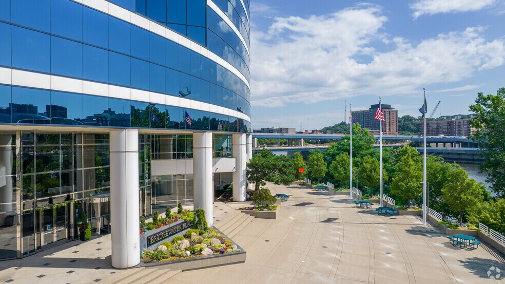 More Photos Of 333 Bridge St NW, Grand Rapids Office For Lease