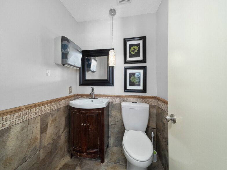 More Photos Of 5933 Stoney Creek Dr, Fort Wayne Office Residential For Sale