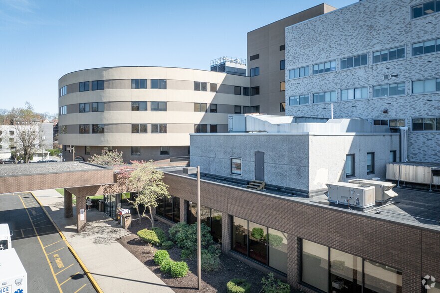 Primary Photo Of 680 Broadway, Paterson Hospital For Lease