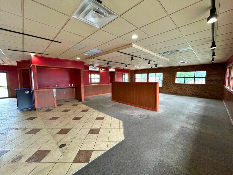 More Photos Of 648 S Neosho Blvd, Neosho Restaurant For Sale