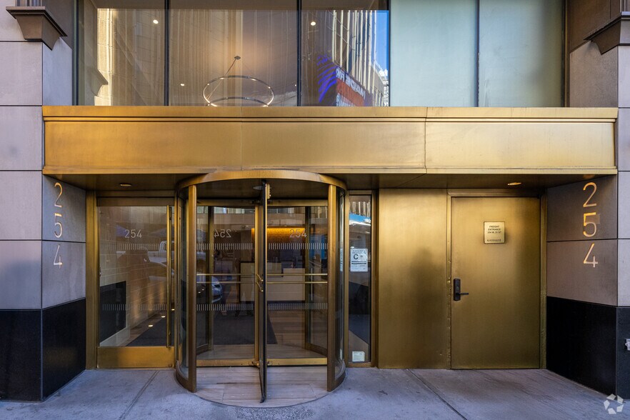 More Photos Of 254 W 31st St, New York Office For Lease