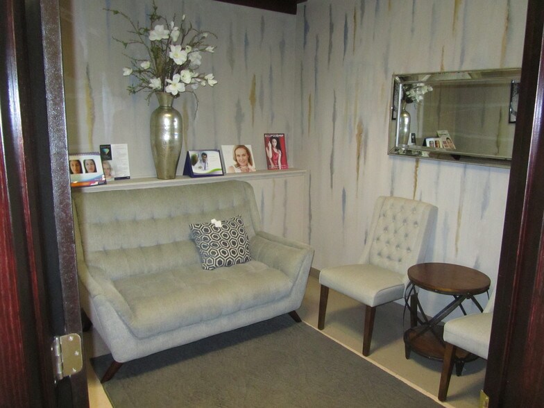 More Photos Of 1 Tiffany Pt, Bloomingdale Medical For Sale