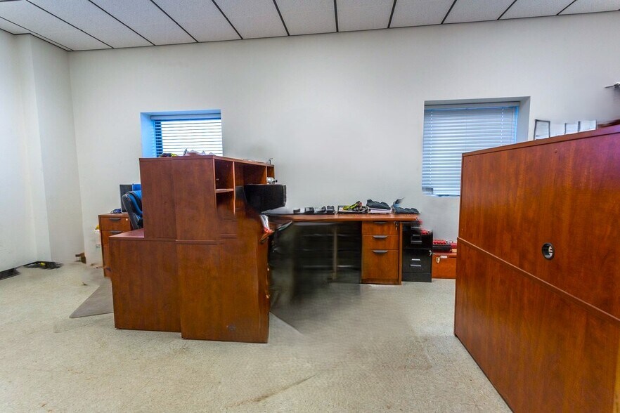 More Photos Of 8560 Delta Dr, Casper Warehouse For Lease