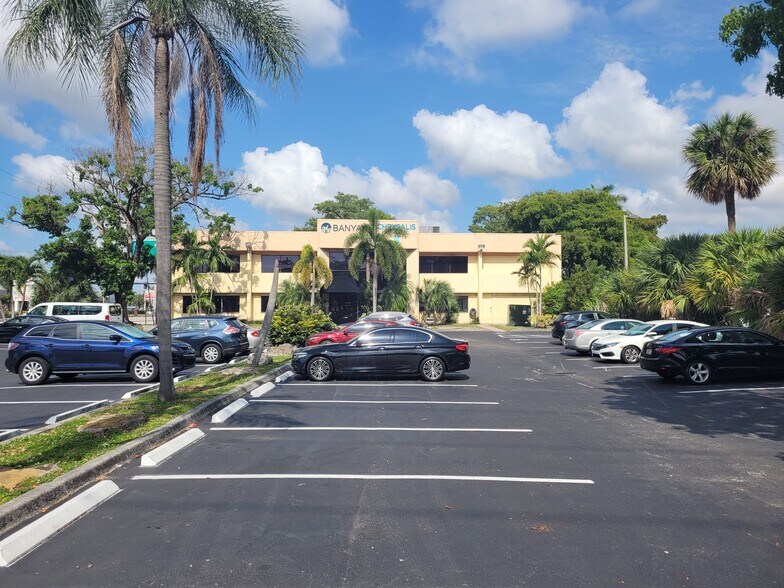 More Photos Of 1061 W Oakland Park Blvd, Oakland Park Medical For Sale
