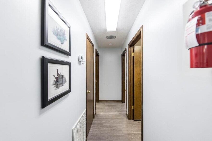 More Photos Of 231 Riverview, Oglethorpe Office For Sale