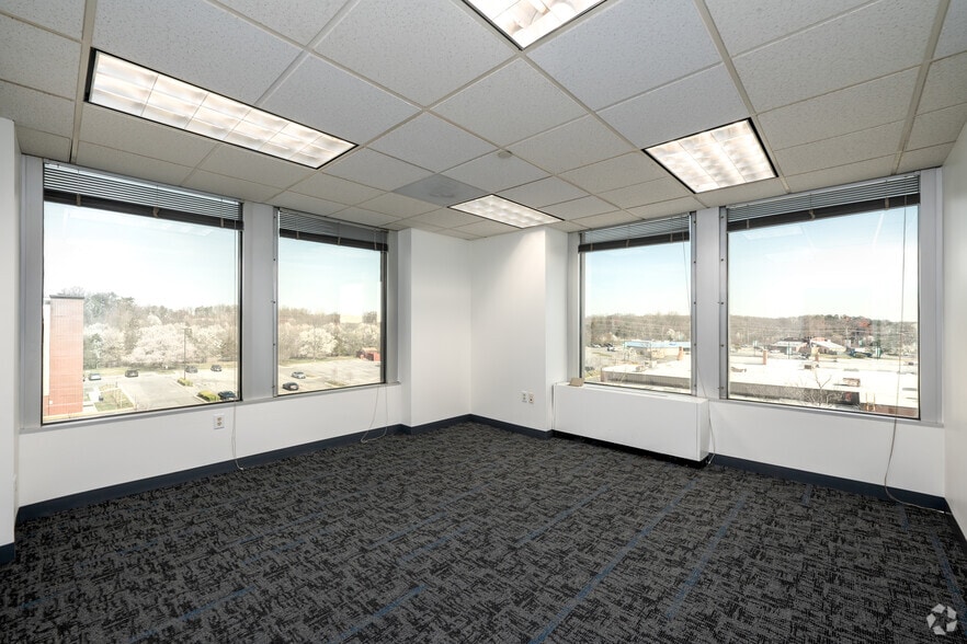 More Photos Of 7500 Greenway Center Dr, Greenbelt Office For Lease