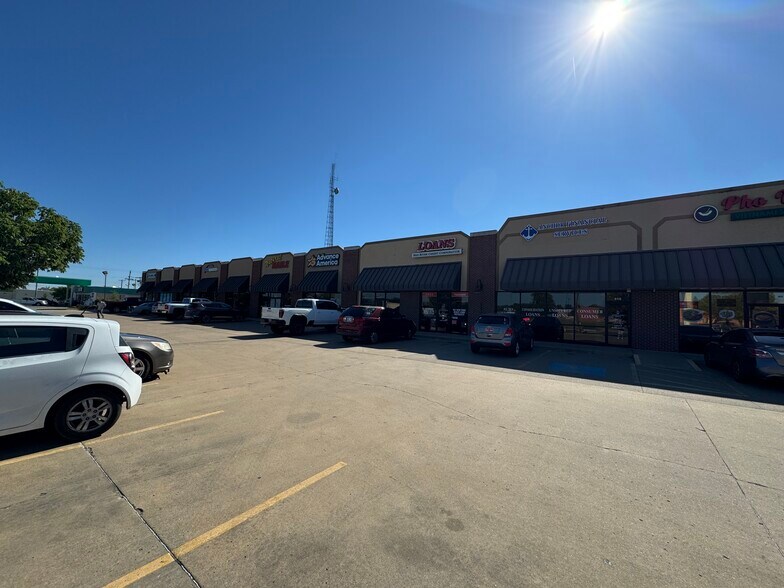 More Photos Of 512-530 N Main St, Muskogee Unknown For Lease