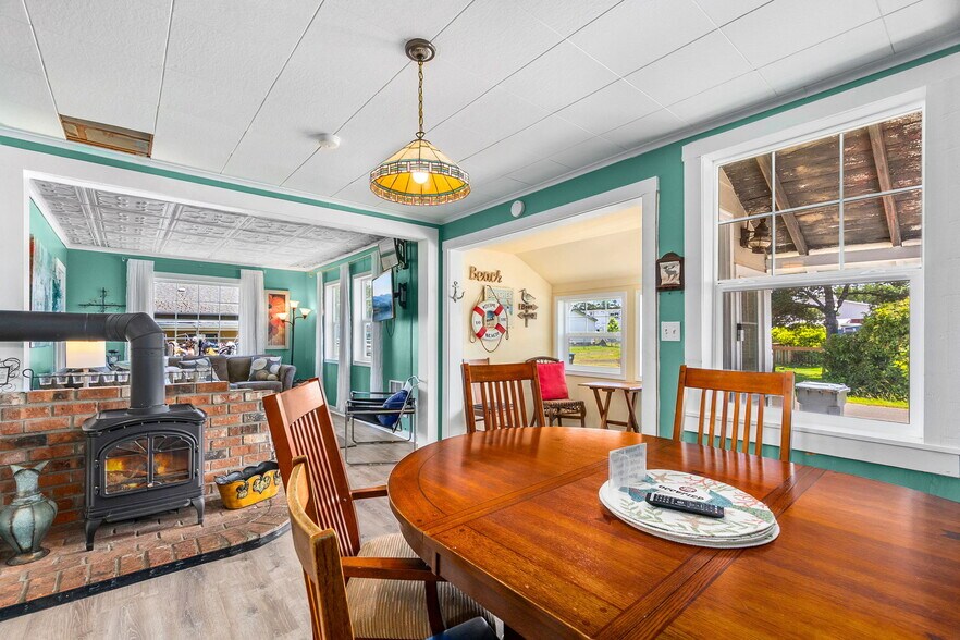 More Photos Of 402 Montesano St, Westport Flex For Sale