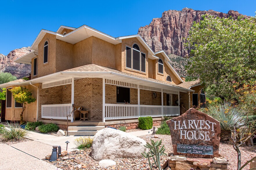 More Photos Of 29 Canyon View Dr, Springdale Hospitality For Sale