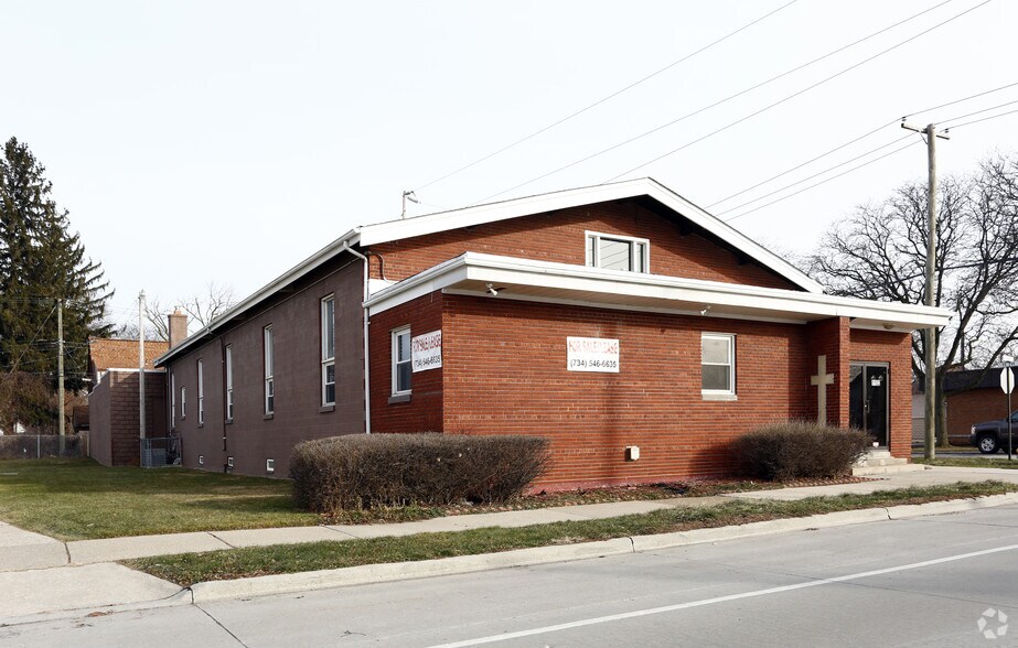 More Photos Of 1102 Oak St, Wyandotte Religious Facility For Lease