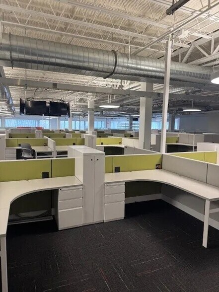 More Photos Of 5 Omni Way, Chelmsford Flex For Lease