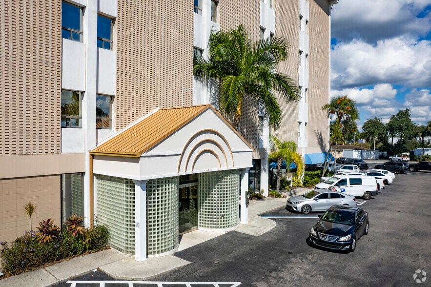 More Photos Of 3825 Henderson Blvd, Tampa Coworking Space