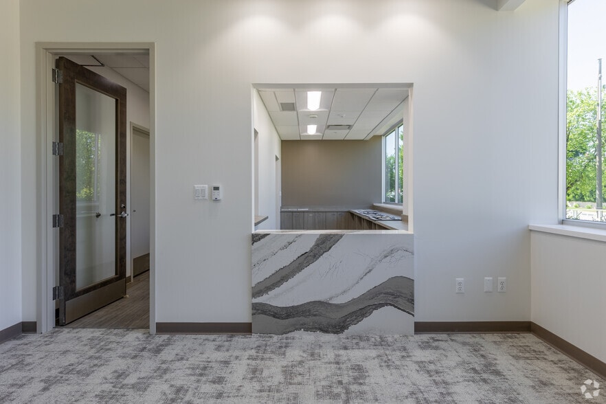 More Photos Of 645 W Grand River Ave, Howell Medical For Lease