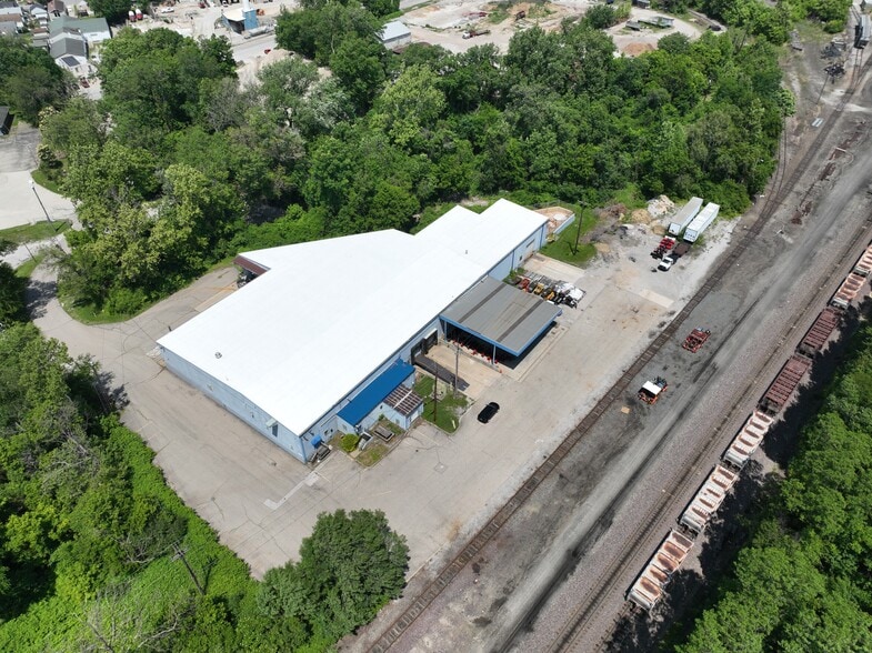More Photos Of 1 Sandbank Rd, Ludlow Unknown For Lease