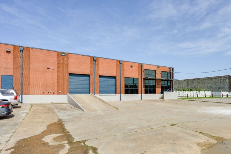 More Photos Of 4855 Cash Rd, Dallas Showroom For Lease