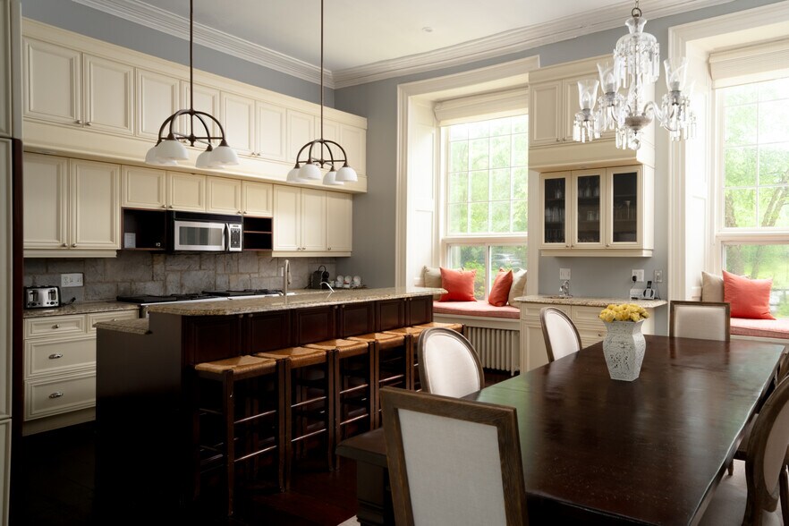 More Photos Of 8 Starr Pl, Kingston Hospitality For Sale