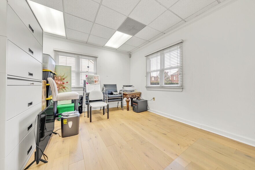 More Photos Of 751 Walnut Knoll Rd, Cordova Office For Sale