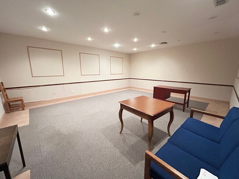 More Photos Of 1610 Posey Ln, Sulphur Springs Office For Sale