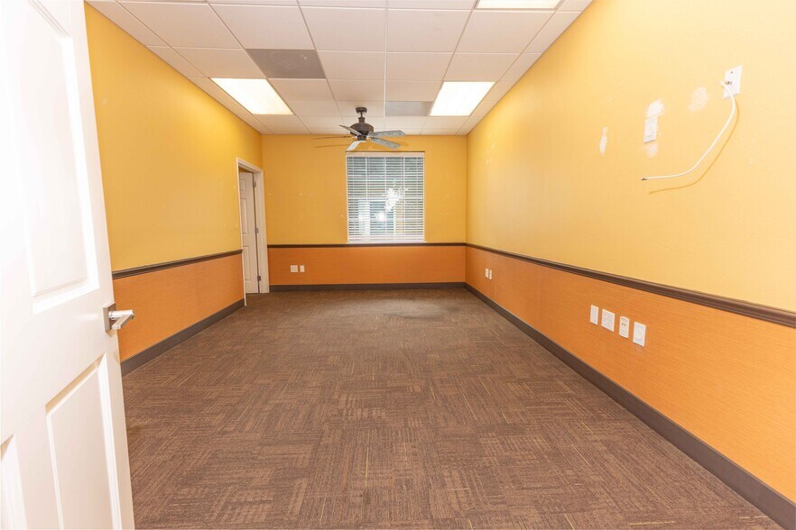 More Photos Of 3401 Southern Trce, The Villages Office For Sale