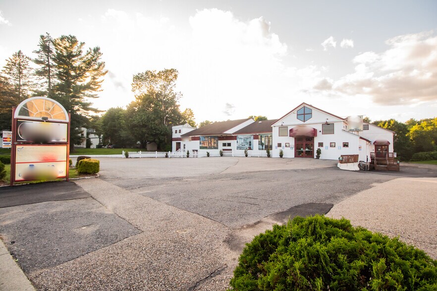 More Photos Of 1152 Main St, Leicester Flex For Lease