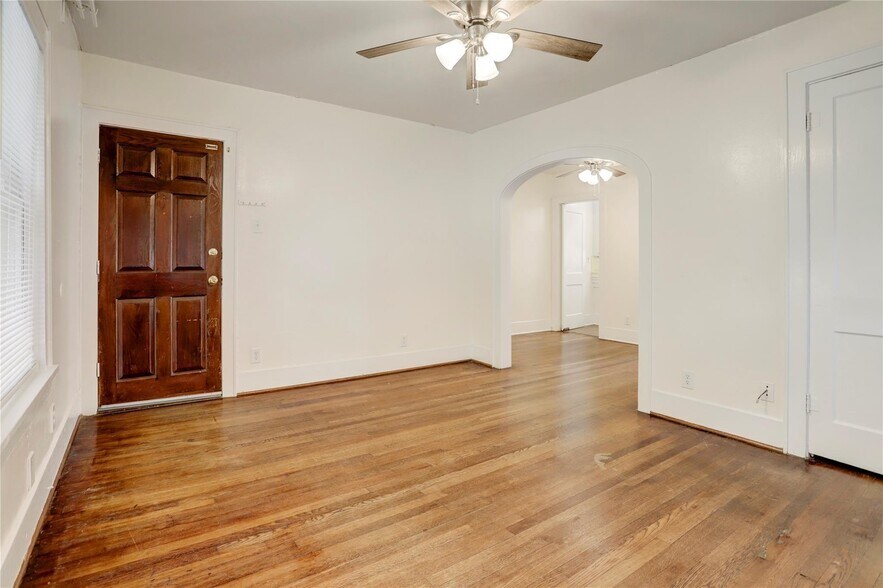 More Photos Of 607 W Pierce St, Houston Apartments For Sale