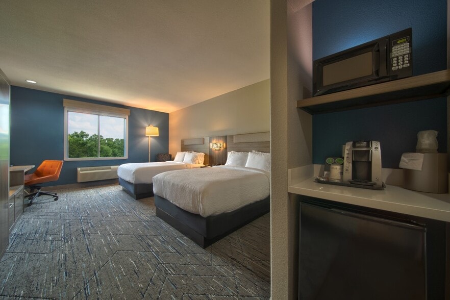 More Photos Of 600 US Highway 59 S, Cleveland Hotel For Sale