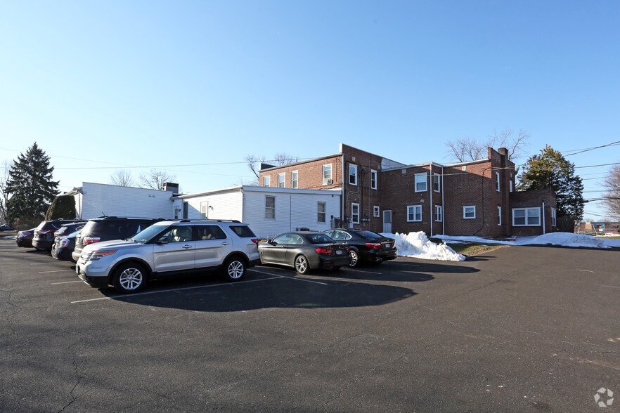 More Photos Of 2701 Cowpath Rd, Hatfield Office Residential For Lease