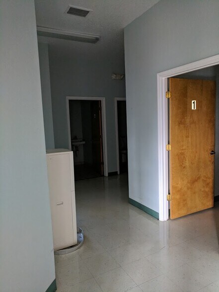 More Photos Of 150 SE 17th St, Ocala Office For Sale