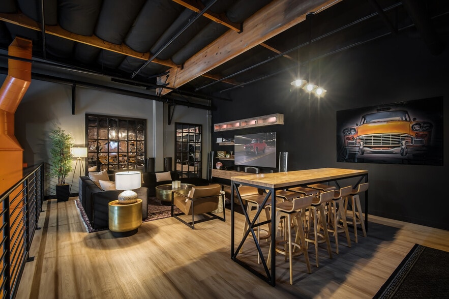 More Photos Of 3080 Airway Ave, Costa Mesa Showroom For Sale