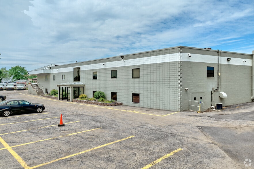 More Photos Of 1945 E Ridge Rd, Rochester Office For Lease