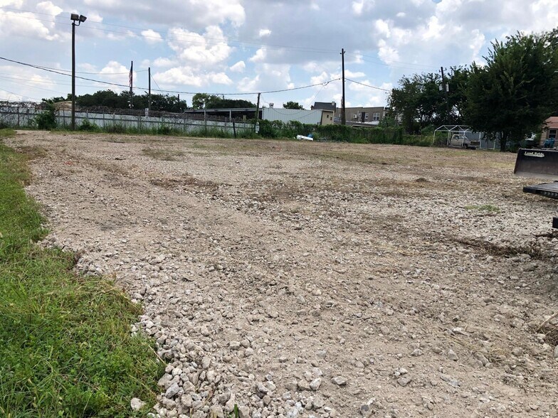 More Photos Of 8010 Cypress St, Houston Land For Lease