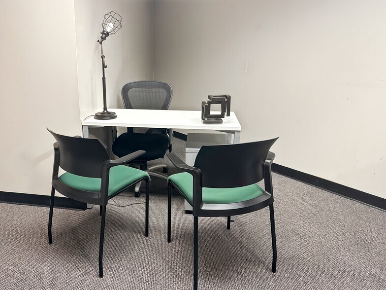 More Photos Of 1100 Poydras St, New Orleans Coworking Space